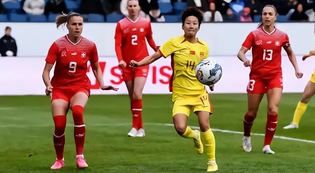 现代女足出征国际赛场，期待佳绩而归