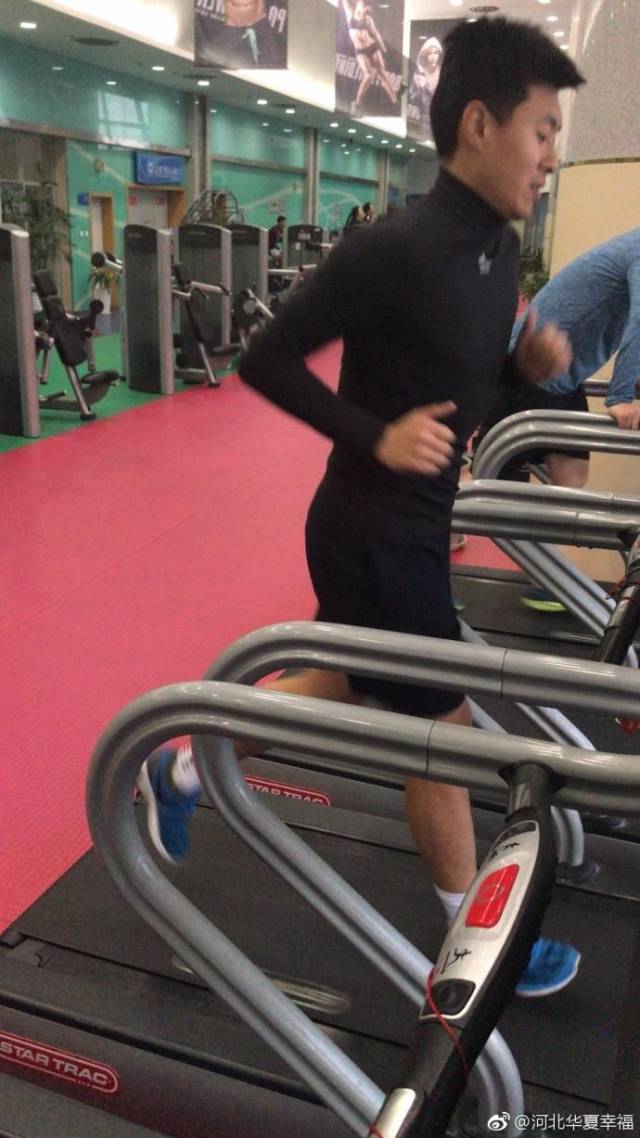 九游体育平台-华夏幸福球员伤愈复出，球队士气高涨