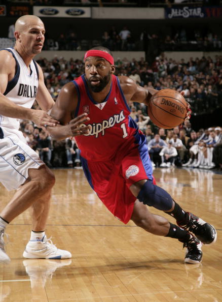 关于小牛队员基德-吉尔克里斯严重扭伤，赛季报销的信息