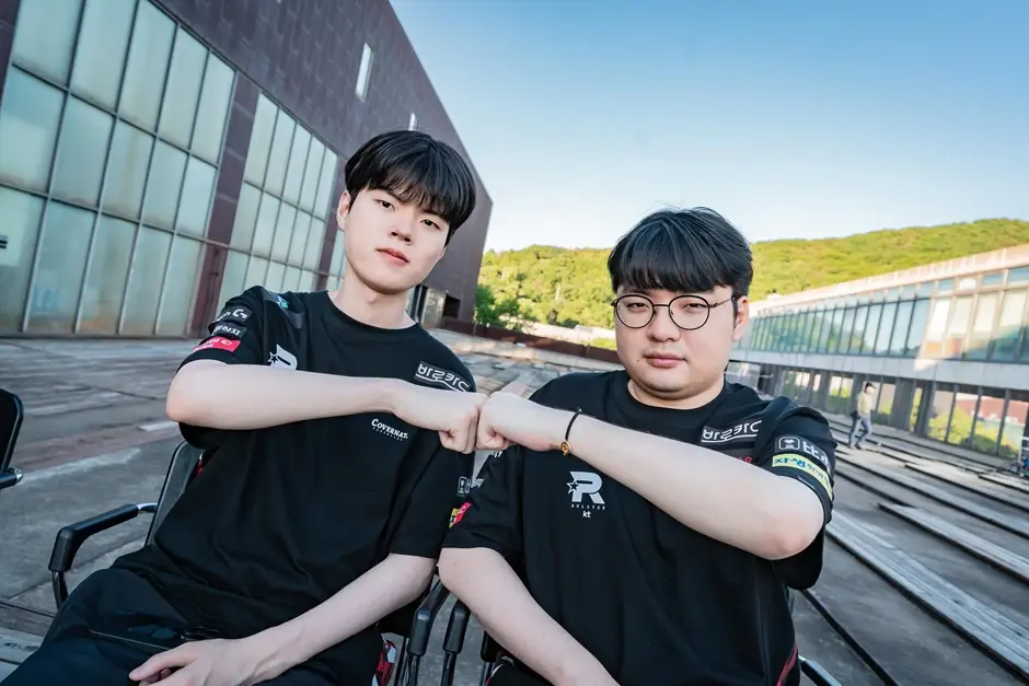 KT轻取T1，Deft线上压制力十足峡谷大战小组赛，让粉丝疯狂欢呼