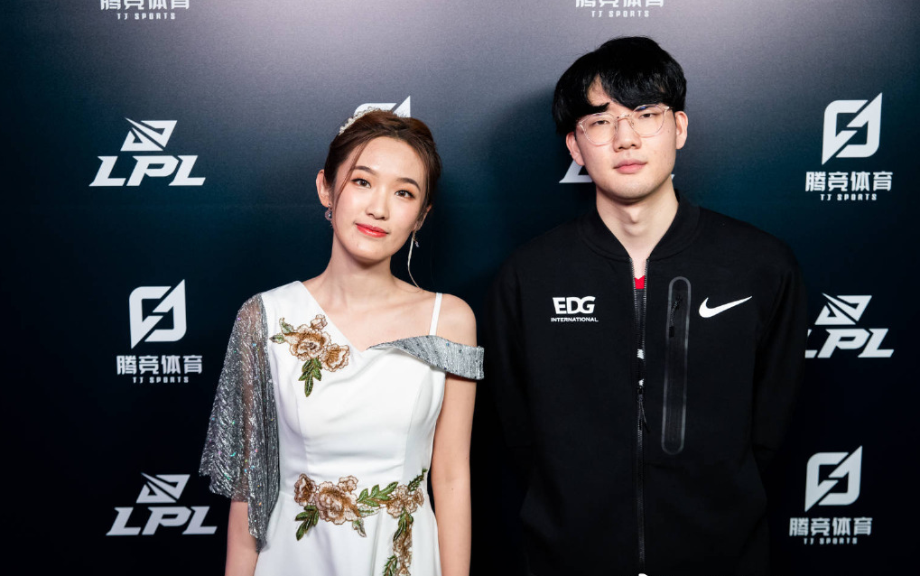 九游娱乐网页-包含DK鏖战MAD,Meiko操刀奇招英雄翻盘激烈交锋成都决赛之夜,锁定晋级资格的词条