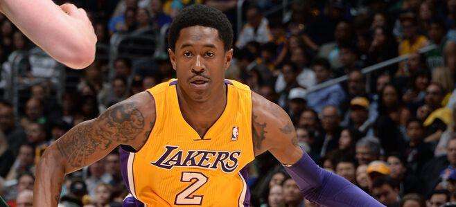 湖人队买断外援合同，球队战绩再度下滑