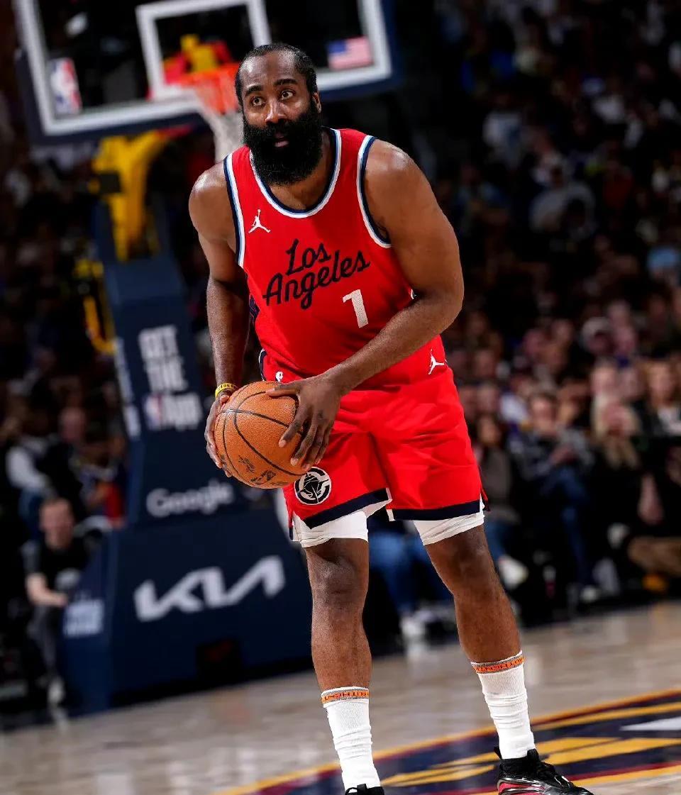 快船战胜开拓者，莱昂纳德独得30分