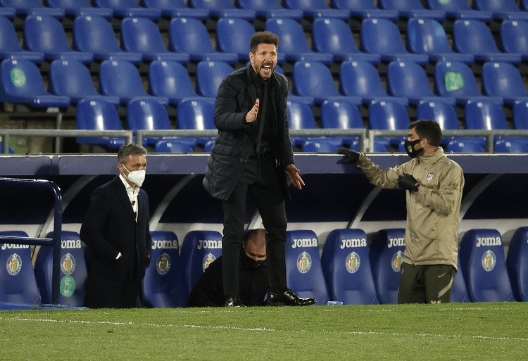 九游官网-里尔球迷奔赴客场助威，精神抖擞