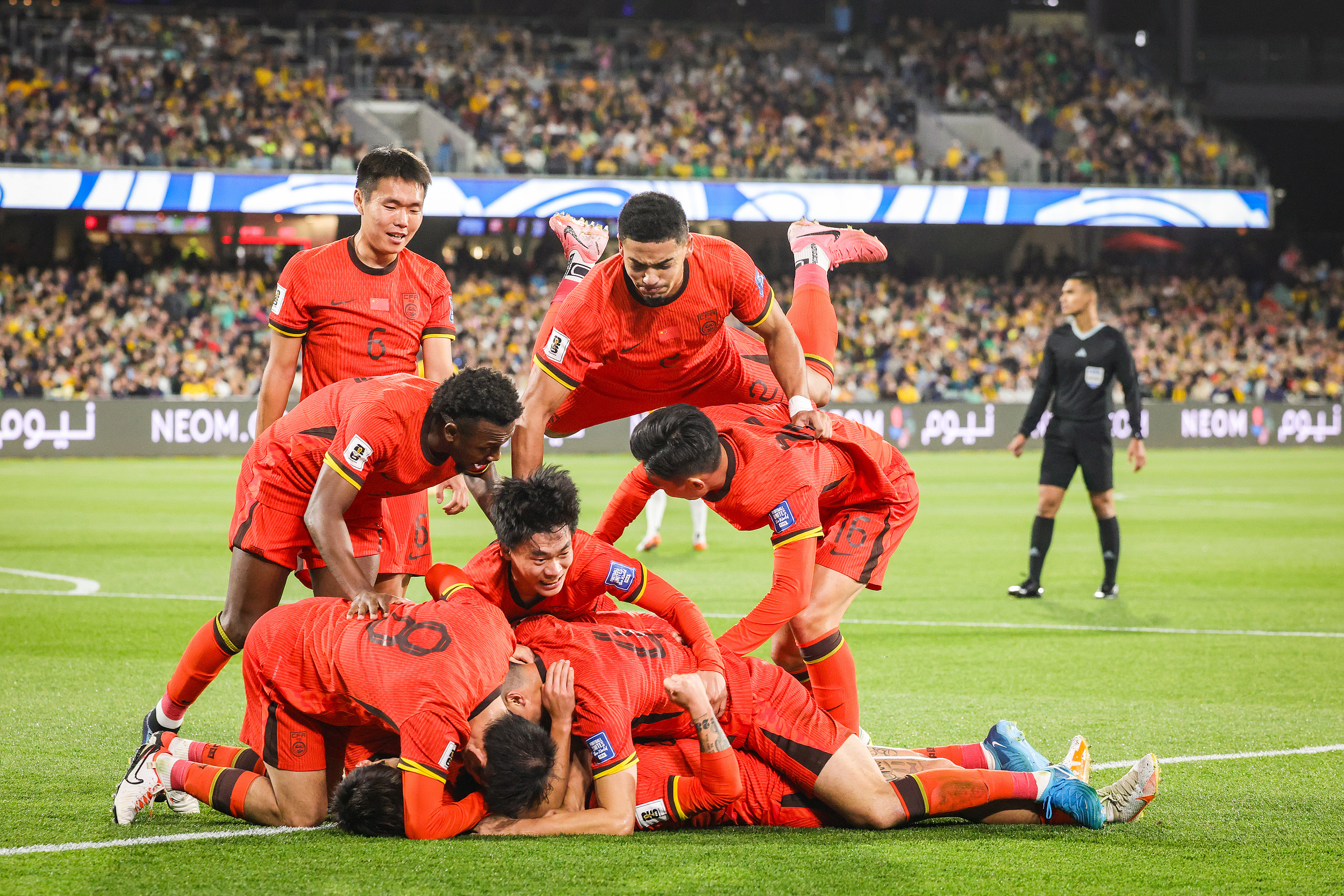 波兰队横扫葡萄牙队,樊振东带队取胜 波兰队横扫葡萄牙队,樊振东带队取胜